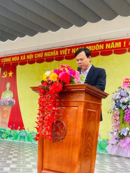 Thầy giáo hiệu trưởng Trần Trung Diện