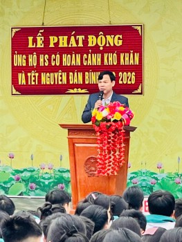 Thầy giáo Hiệu trưởng Trần Trung Diện